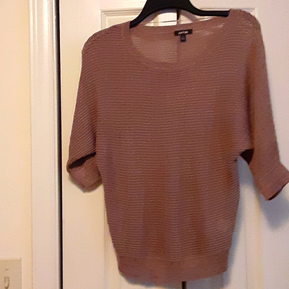 Apt. 9 top